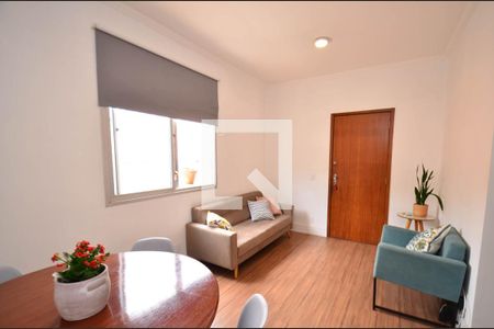 Sala de apartamento para alugar com 2 quartos, 64m² em Santa Tereza, Belo Horizonte