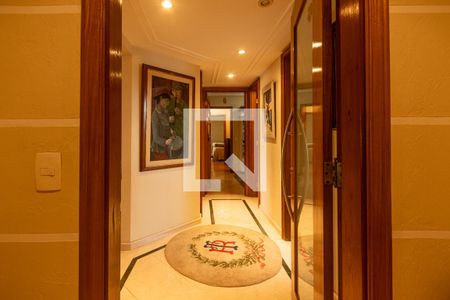 Corredor de apartamento à venda com 4 quartos, 220m² em Vila Uberabinha, São Paulo