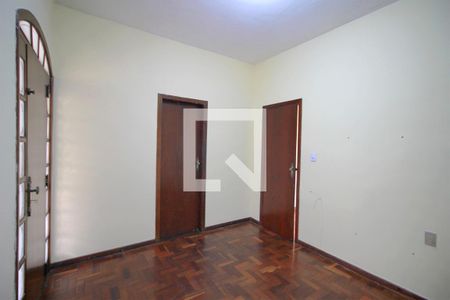 Sala de casa para alugar com 3 quartos, 250m² em Ipiranga, Belo Horizonte