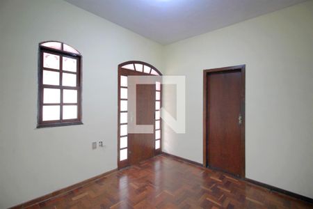 Sala de casa para alugar com 3 quartos, 250m² em Ipiranga, Belo Horizonte