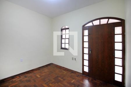 Sala de casa para alugar com 3 quartos, 250m² em Ipiranga, Belo Horizonte