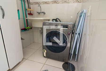 Casa de condomínio à venda com 240m², 4 quartos e 2 vagas Casa de condomínio à venda com 240m², 4 quartos e 2 vagasÁrea de Serviço