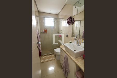 Casa de condomínio à venda com 240m², 4 quartos e 2 vagas Casa de condomínio à venda com 240m², 4 quartos e 2 vagasBanheiro Social