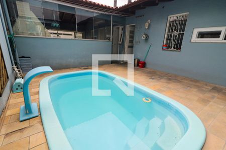 Casa de condomínio à venda com 240m², 4 quartos e 2 vagas Casa de condomínio à venda com 240m², 4 quartos e 2 vagasPiscina