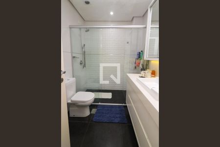 Casa de condomínio à venda com 240m², 4 quartos e 2 vagas Casa de condomínio à venda com 240m², 4 quartos e 2 vagasBanheiro da Suíte