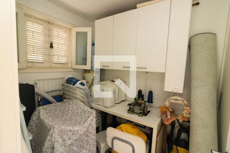 Casa de condomínio à venda com 240m², 4 quartos e 2 vagas Casa de condomínio à venda com 240m², 4 quartos e 2 vagasQuarto de Serviço