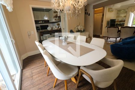 Casa de condomínio à venda com 240m², 4 quartos e 2 vagas Casa de condomínio à venda com 240m², 4 quartos e 2 vagasSala de Jantar