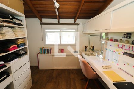 Casa de condomínio à venda com 240m², 4 quartos e 2 vagas Casa de condomínio à venda com 240m², 4 quartos e 2 vagasCloset do quarto 3