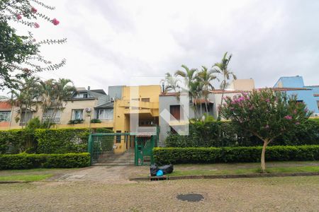 Casa de condomínio à venda com 240m², 4 quartos e 2 vagas Casa de condomínio à venda com 240m², 4 quartos e 2 vagasFachada do condomínio