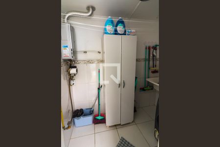 Casa de condomínio à venda com 240m², 4 quartos e 2 vagas Casa de condomínio à venda com 240m², 4 quartos e 2 vagasÁrea de Serviço