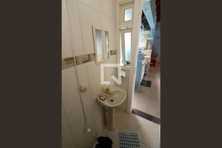 Casa de condomínio à venda com 240m², 4 quartos e 2 vagas Casa de condomínio à venda com 240m², 4 quartos e 2 vagasBanheiro de serviço