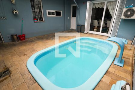 Casa de condomínio à venda com 240m², 4 quartos e 2 vagas Casa de condomínio à venda com 240m², 4 quartos e 2 vagasPiscina