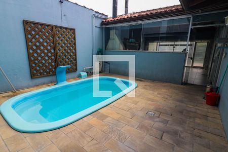 Casa de condomínio à venda com 240m², 4 quartos e 2 vagas Casa de condomínio à venda com 240m², 4 quartos e 2 vagasPiscina