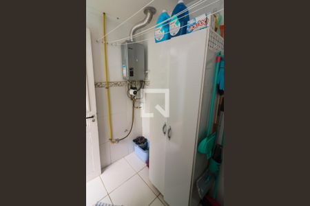 Casa de condomínio à venda com 240m², 4 quartos e 2 vagas Casa de condomínio à venda com 240m², 4 quartos e 2 vagasÁrea de Serviço