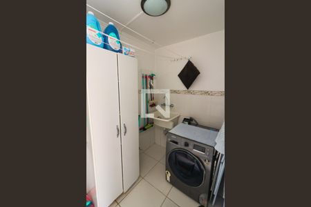 Casa de condomínio à venda com 240m², 4 quartos e 2 vagas Casa de condomínio à venda com 240m², 4 quartos e 2 vagasÁrea de Serviço