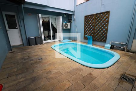 Casa de condomínio à venda com 240m², 4 quartos e 2 vagas Casa de condomínio à venda com 240m², 4 quartos e 2 vagasPiscina