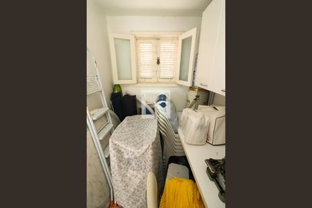 Casa de condomínio à venda com 240m², 4 quartos e 2 vagas Casa de condomínio à venda com 240m², 4 quartos e 2 vagasQuarto de Serviço