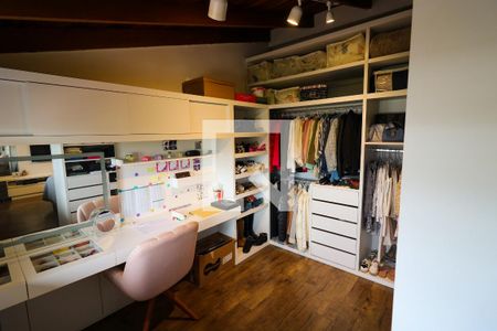 Casa de condomínio à venda com 240m², 4 quartos e 2 vagas Casa de condomínio à venda com 240m², 4 quartos e 2 vagasCloset do quarto 3