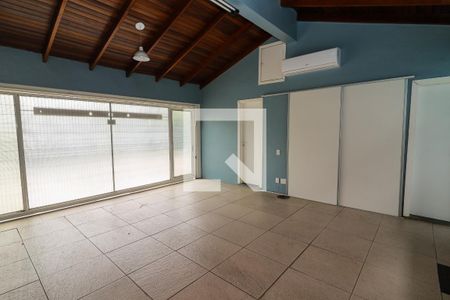 Casa de condomínio à venda com 240m², 4 quartos e 2 vagas Casa de condomínio à venda com 240m², 4 quartos e 2 vagasVaranda gourmet