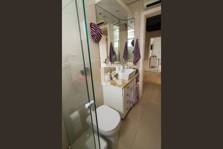 Casa de condomínio à venda com 240m², 4 quartos e 2 vagas Casa de condomínio à venda com 240m², 4 quartos e 2 vagasBanheiro Social