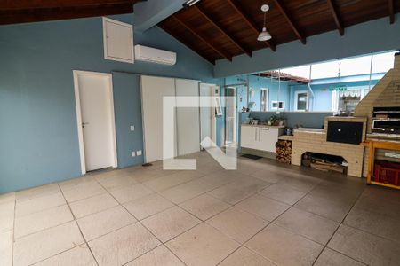 Casa de condomínio à venda com 240m², 4 quartos e 2 vagas Casa de condomínio à venda com 240m², 4 quartos e 2 vagasVaranda gourmet