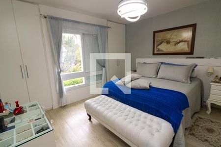 Casa de condomínio à venda com 240m², 4 quartos e 2 vagas Casa de condomínio à venda com 240m², 4 quartos e 2 vagasQuarto Suíte