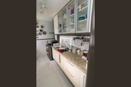 Casa de condomínio à venda com 240m², 4 quartos e 2 vagas Casa de condomínio à venda com 240m², 4 quartos e 2 vagasCozinha