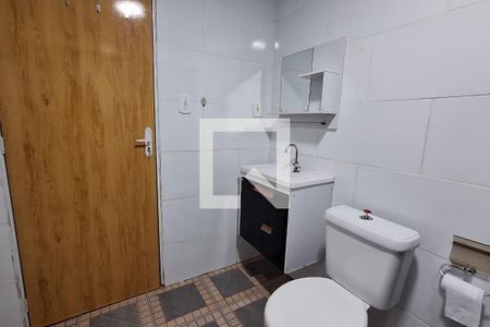 Banheiro de casa para alugar com 1 quarto, 42m² em Jardim Primavera, Duque de Caxias