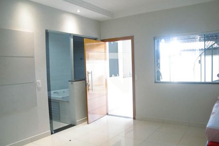 Quarto 2 com closet e suíte de casa para alugar com 2 quartos, 90m² em Setor Crimeia Oeste, Goiânia