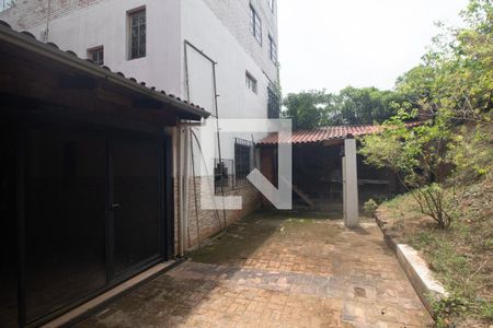 Casa à venda com 400m², 5 quartos e 4 vagas Casa à venda com 400m², 5 quartos e 4 vagasQuintal