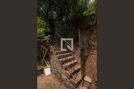 Casa à venda com 400m², 5 quartos e 4 vagas Casa à venda com 400m², 5 quartos e 4 vagasQuintal