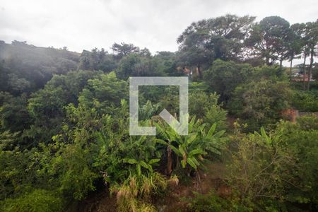 Casa à venda com 400m², 5 quartos e 4 vagas Casa à venda com 400m², 5 quartos e 4 vagasVista