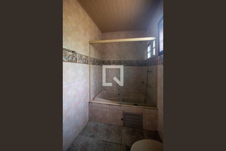 Casa à venda com 400m², 5 quartos e 4 vagas Casa à venda com 400m², 5 quartos e 4 vagasBanheiro 2