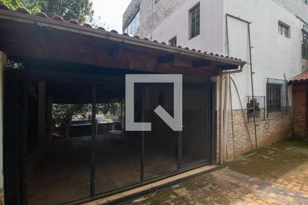 Casa à venda com 400m², 5 quartos e 4 vagas Casa à venda com 400m², 5 quartos e 4 vagasQuintal