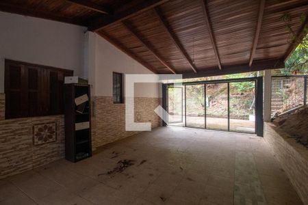 Casa à venda com 400m², 5 quartos e 4 vagas Casa à venda com 400m², 5 quartos e 4 vagasGaragem