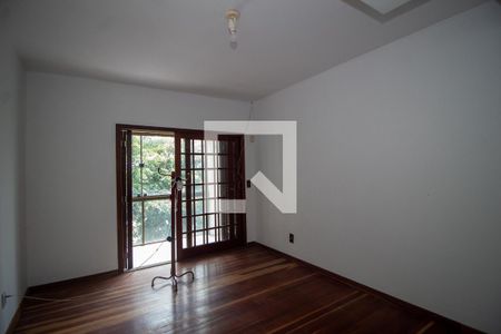 Casa à venda com 400m², 5 quartos e 4 vagas Casa à venda com 400m², 5 quartos e 4 vagasQuarto