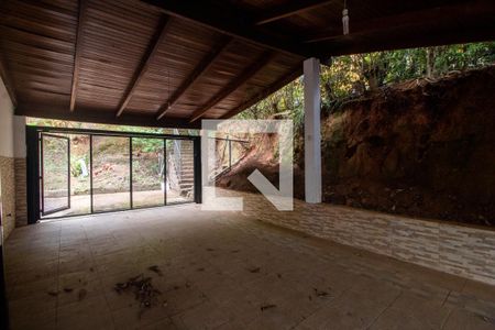 Casa à venda com 400m², 5 quartos e 4 vagas Casa à venda com 400m², 5 quartos e 4 vagasGaragem