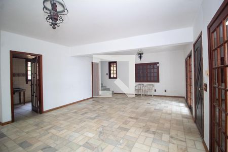 Sala de casa à venda com 5 quartos, 400m² em Nonoai, Porto Alegre