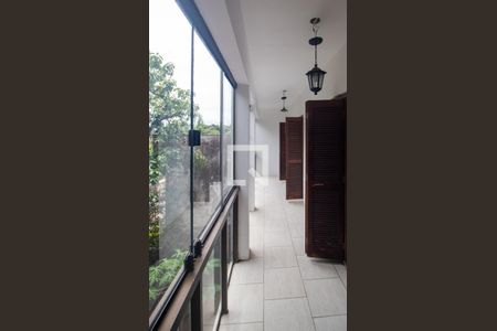 Casa à venda com 400m², 5 quartos e 4 vagas Casa à venda com 400m², 5 quartos e 4 vagasVaranda