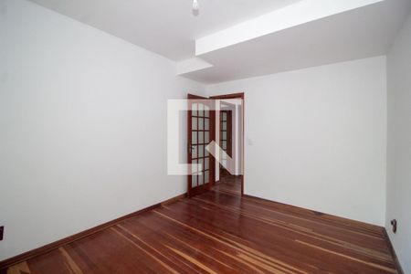 Casa à venda com 400m², 5 quartos e 4 vagas Casa à venda com 400m², 5 quartos e 4 vagasQuarto