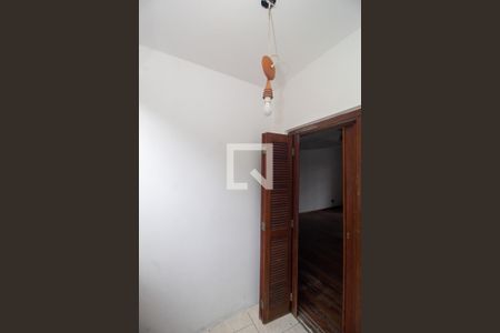 Casa à venda com 400m², 5 quartos e 4 vagas Casa à venda com 400m², 5 quartos e 4 vagasSacada