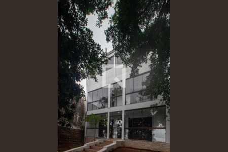 Casa à venda com 400m², 5 quartos e 4 vagas Casa à venda com 400m², 5 quartos e 4 vagasFachada