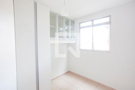 Quarto 2 de apartamento para alugar com 2 quartos, 49m² em Martins, Uberlândia