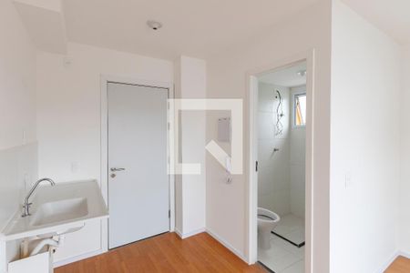 Sala/ Cozinha de kitnet/studio para alugar com 1 quarto, 18m² em Vila das Belezas, São Paulo