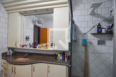 Casa à venda com 765m², 4 quartos e 5 vagas Casa à venda com 765m², 4 quartos e 5 vagasBanheiro da Suíte