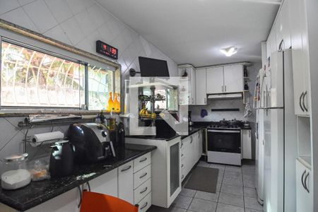 Casa à venda com 765m², 4 quartos e 5 vagas Casa à venda com 765m², 4 quartos e 5 vagasCozinha