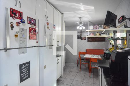 Casa à venda com 765m², 4 quartos e 5 vagas Casa à venda com 765m², 4 quartos e 5 vagasCozinha