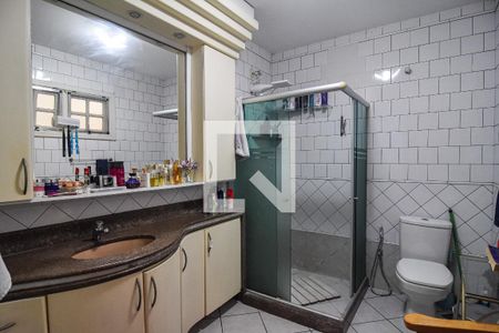 Casa à venda com 765m², 4 quartos e 5 vagas Casa à venda com 765m², 4 quartos e 5 vagasBanheiro da Suíte