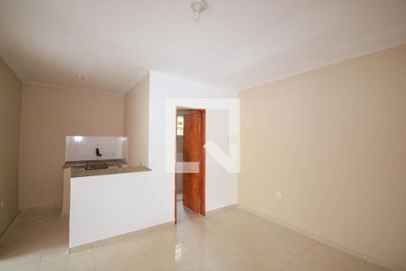Sala de casa para alugar com 2 quartos, 70m² em Areia Branca, Belford Roxo