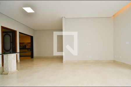 Sala de casa à venda com 3 quartos, 282m² em São Lucas, Belo Horizonte